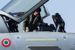 Български пилот заема мястото във втора кабина за съвместен полет на италиански Тайфун