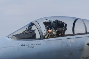 F-15C рулира след изпълнение на задача  